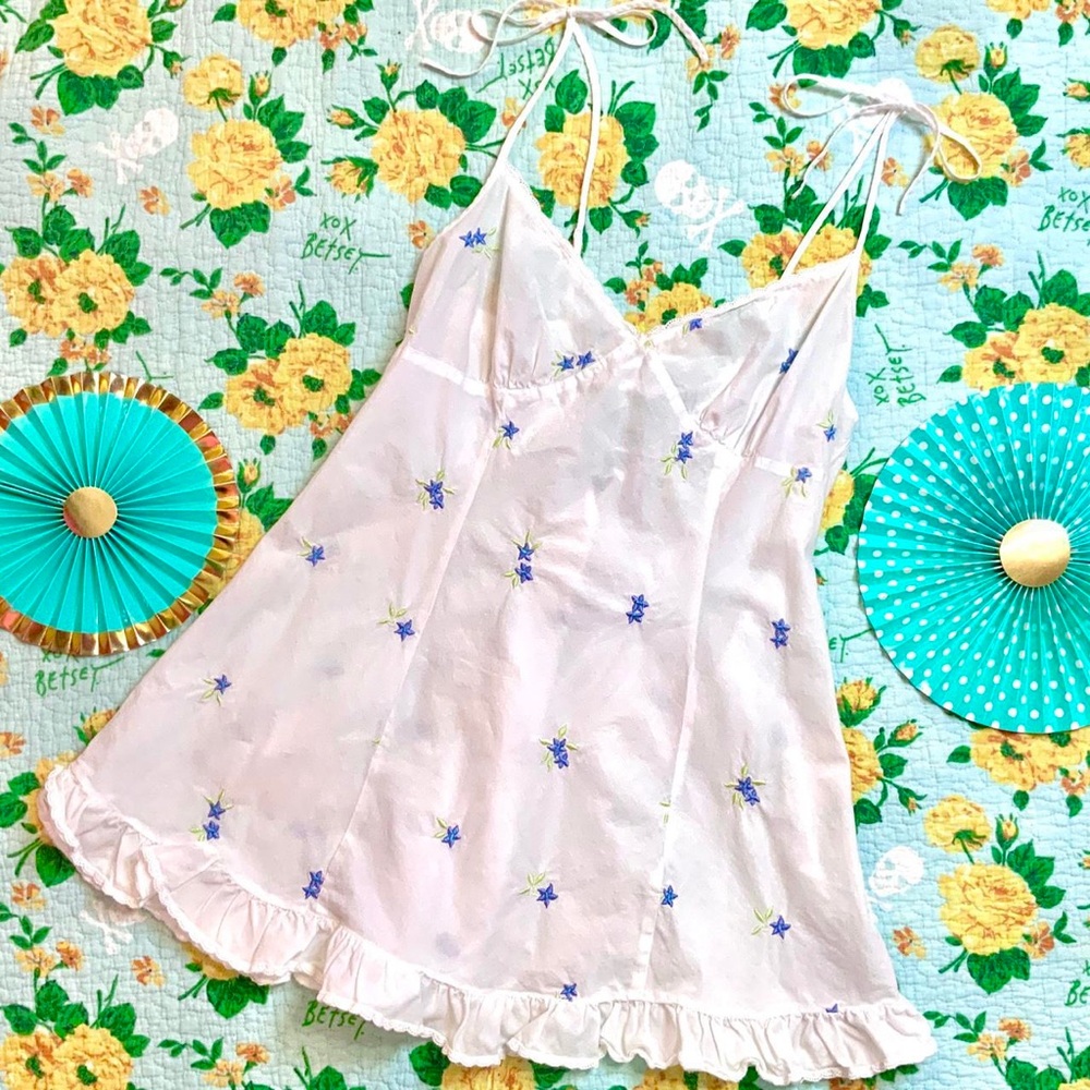 Victoria's Secret White Floral Embroidered vintage Chemise